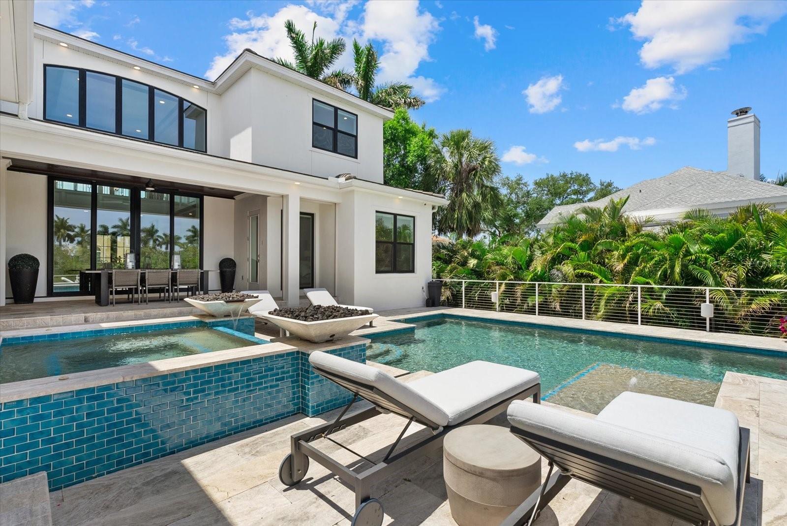 PARADISE SHORES - Residential