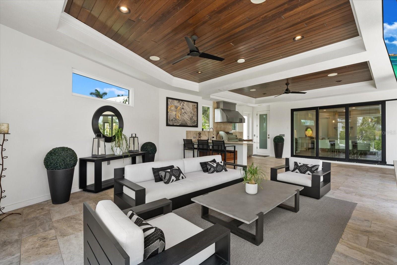 PARADISE SHORES - Residential