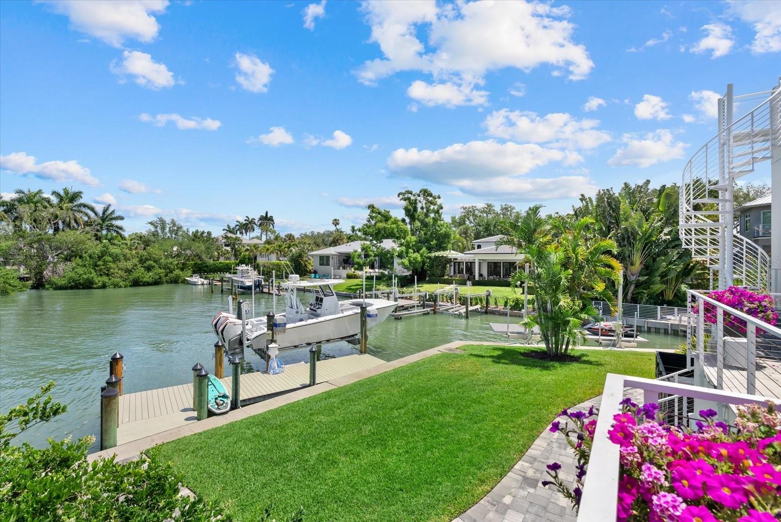 PARADISE SHORES - Residential