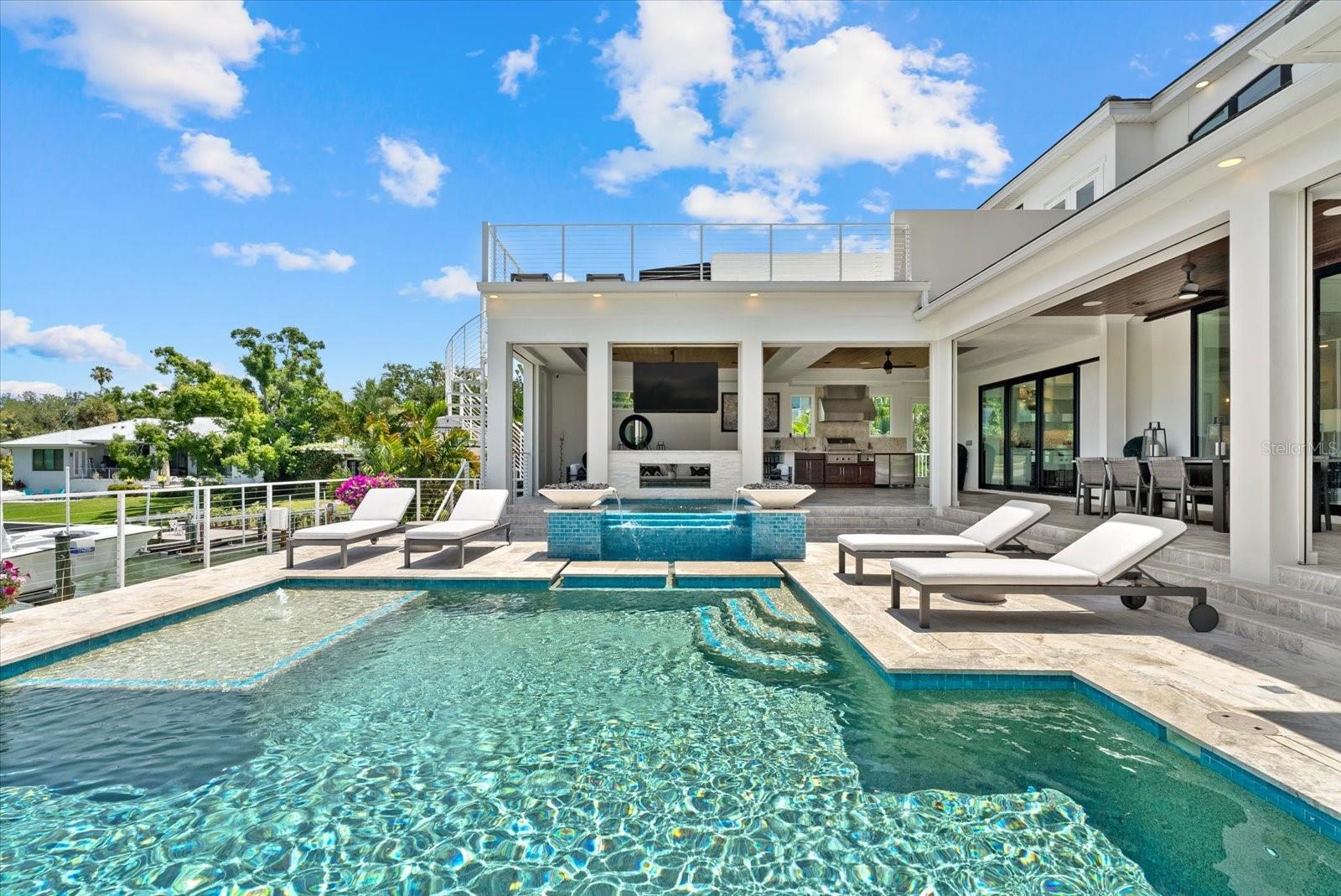 PARADISE SHORES - Residential