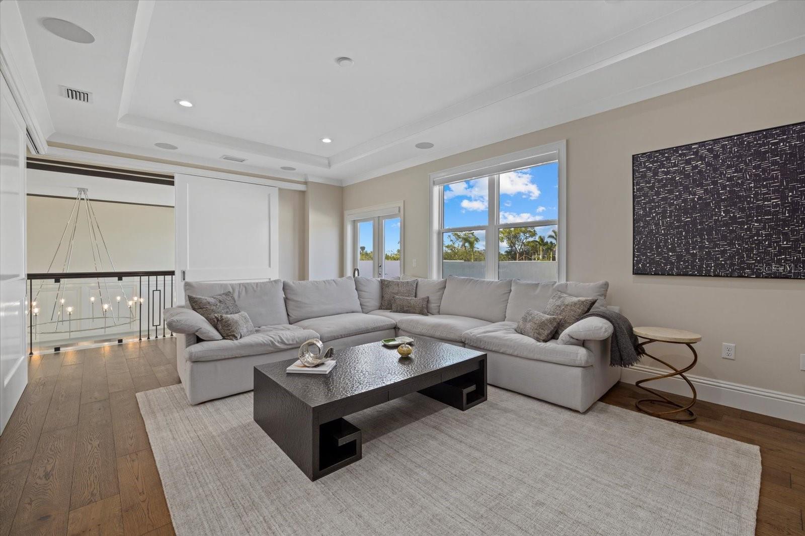 PARADISE SHORES - Residential