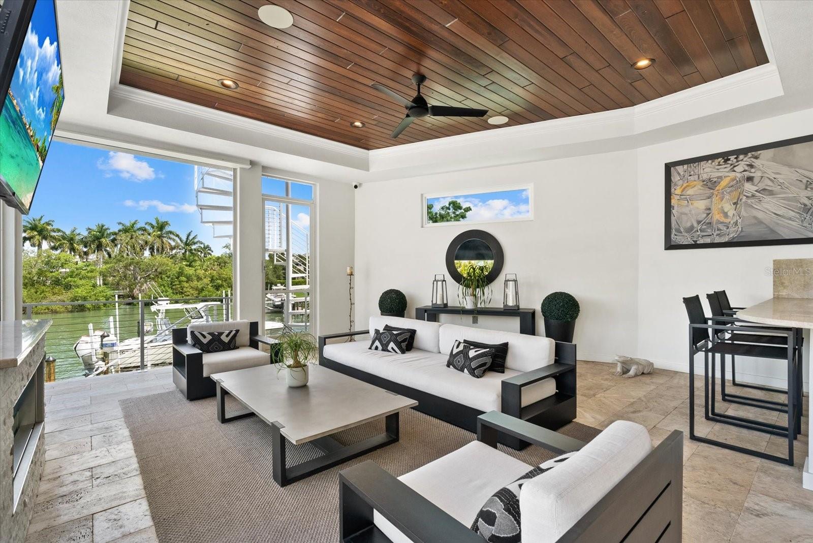 PARADISE SHORES - Residential