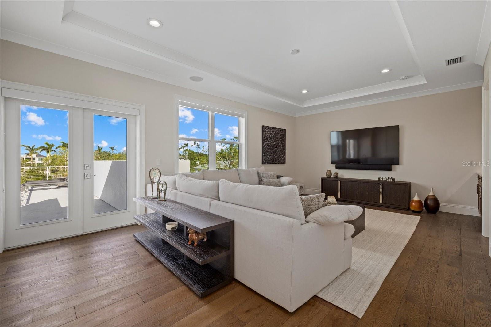 PARADISE SHORES - Residential
