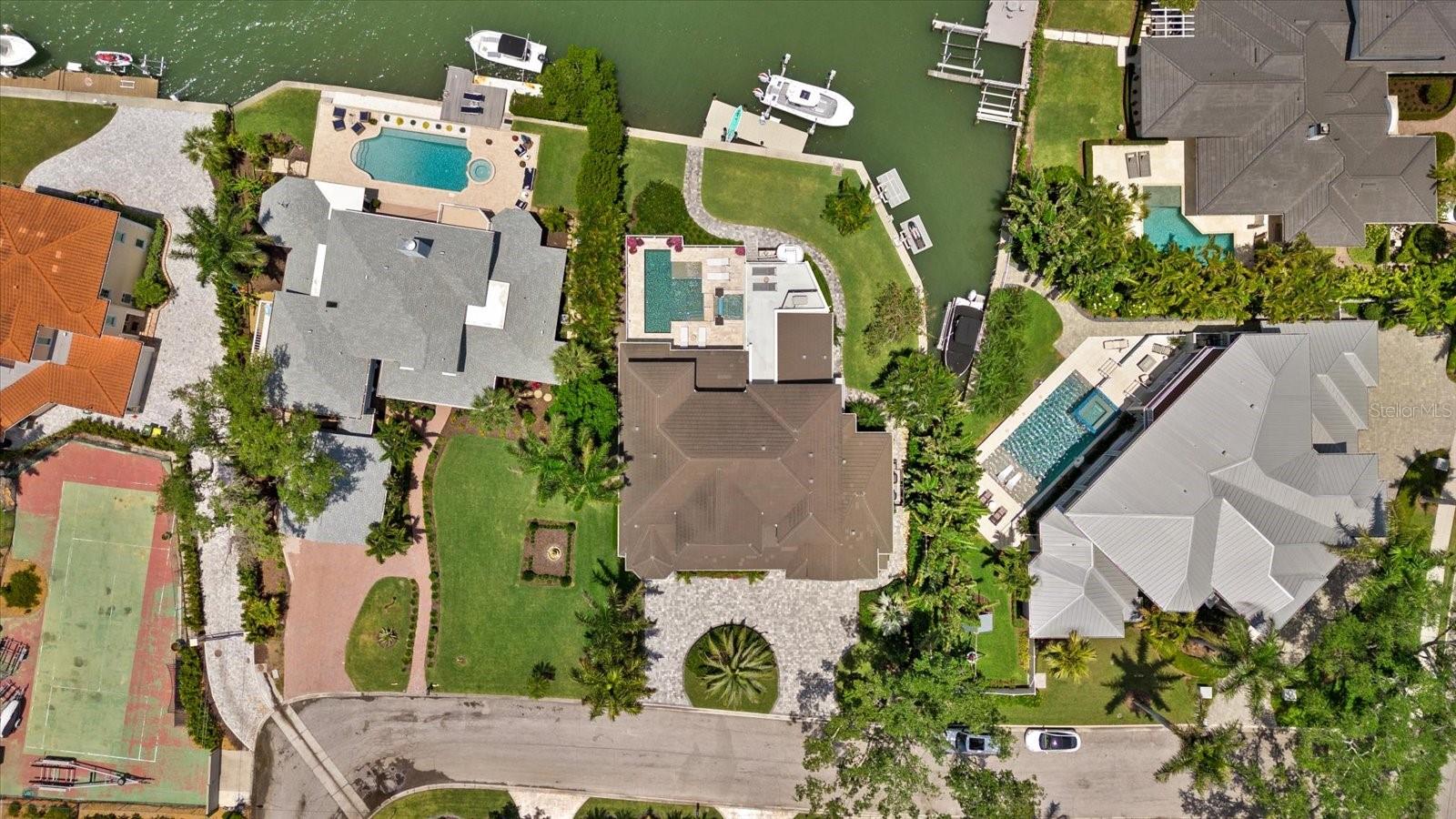 PARADISE SHORES - Residential