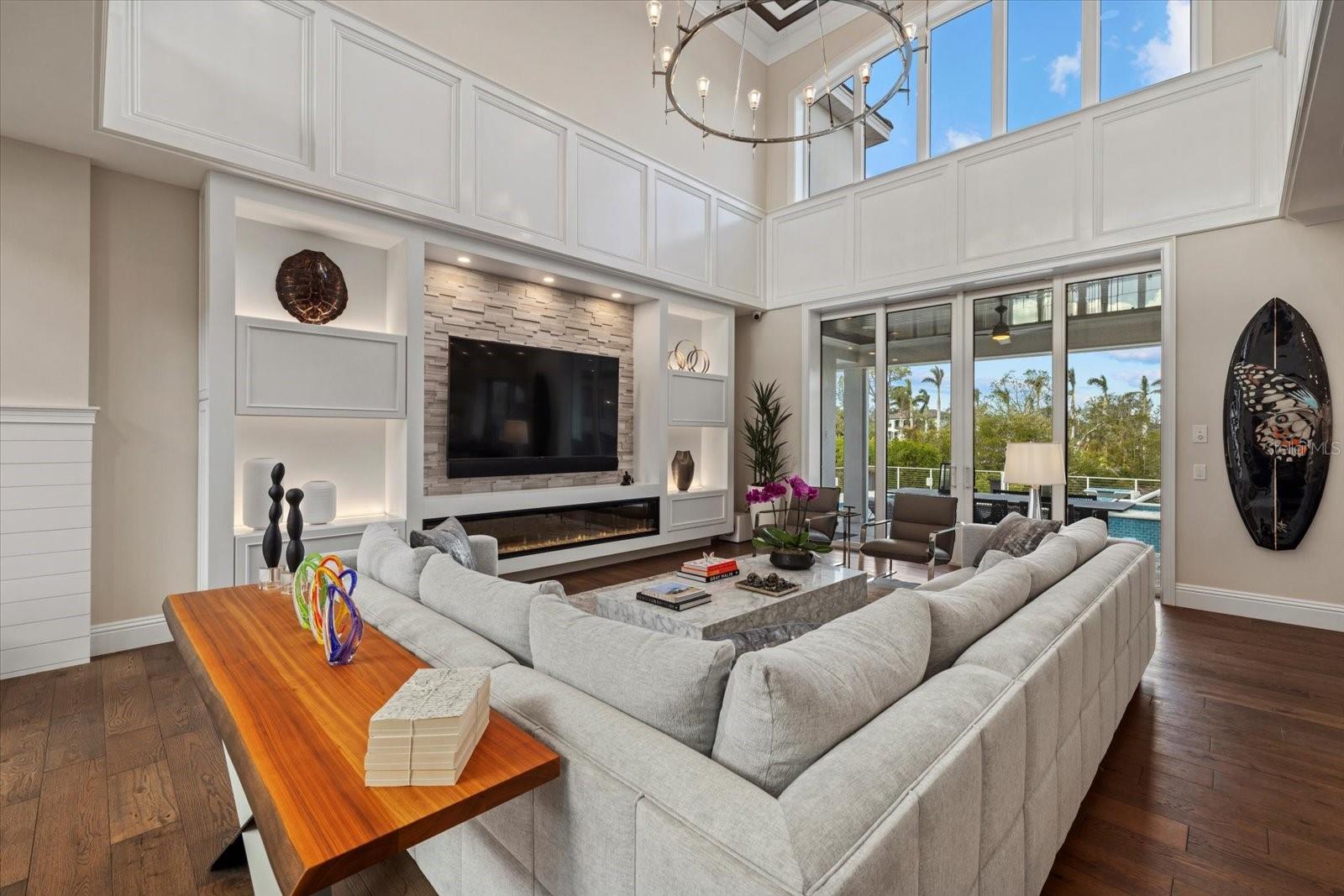 PARADISE SHORES - Residential