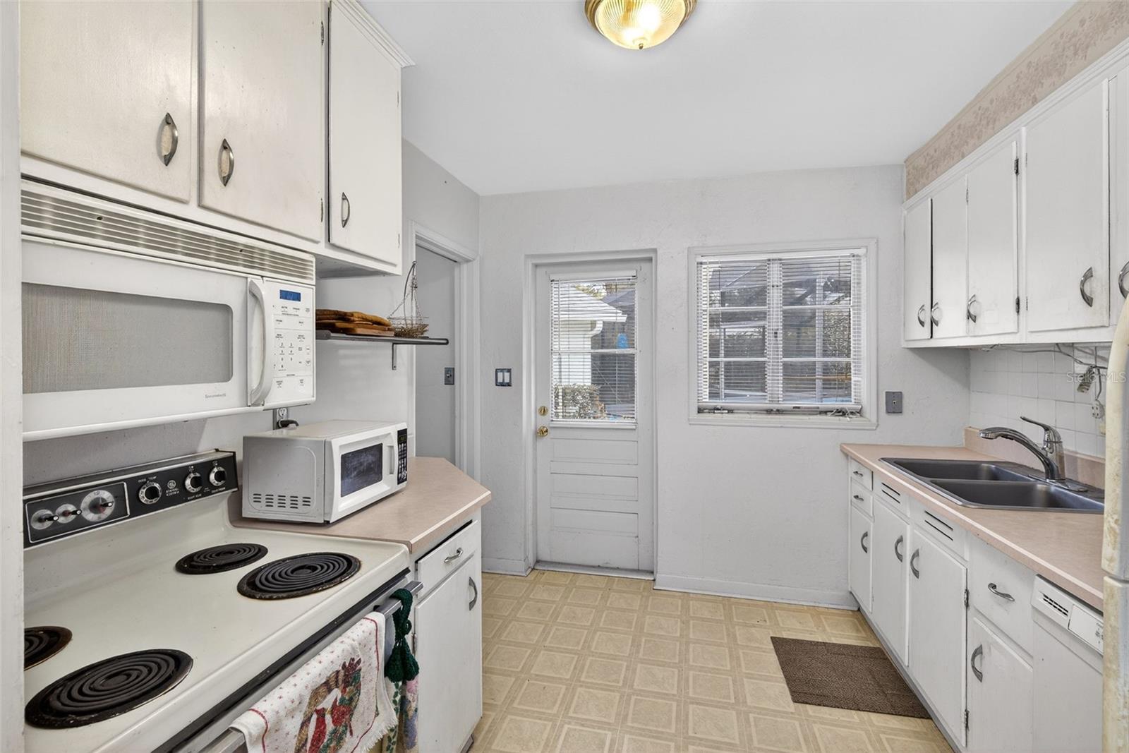 821 WINTHROP PLACE