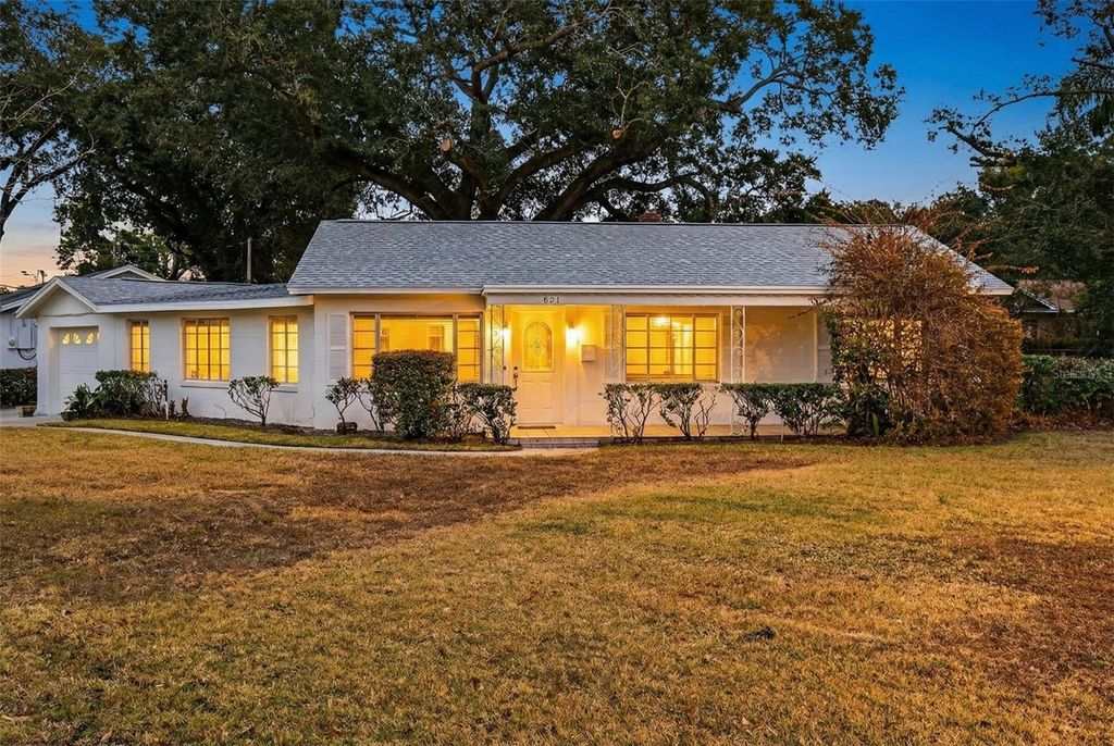 Photo of 821 Winthrop Place, Orlando, FL 32803 (MLS # O6383177)