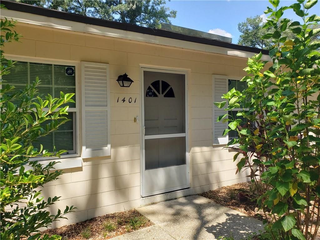 Photo of 1401 E 1st Avenue, Mount Dora, FL 32757 (MLS # O6373692)