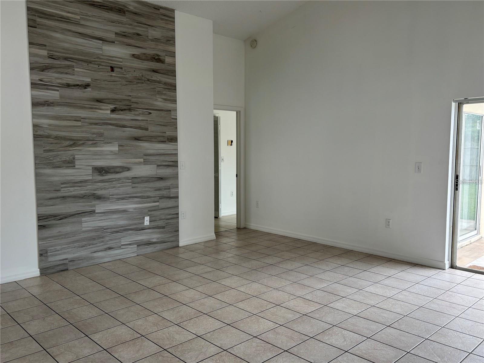 SOUTHCHASE UNIT 04 - Residential Lease