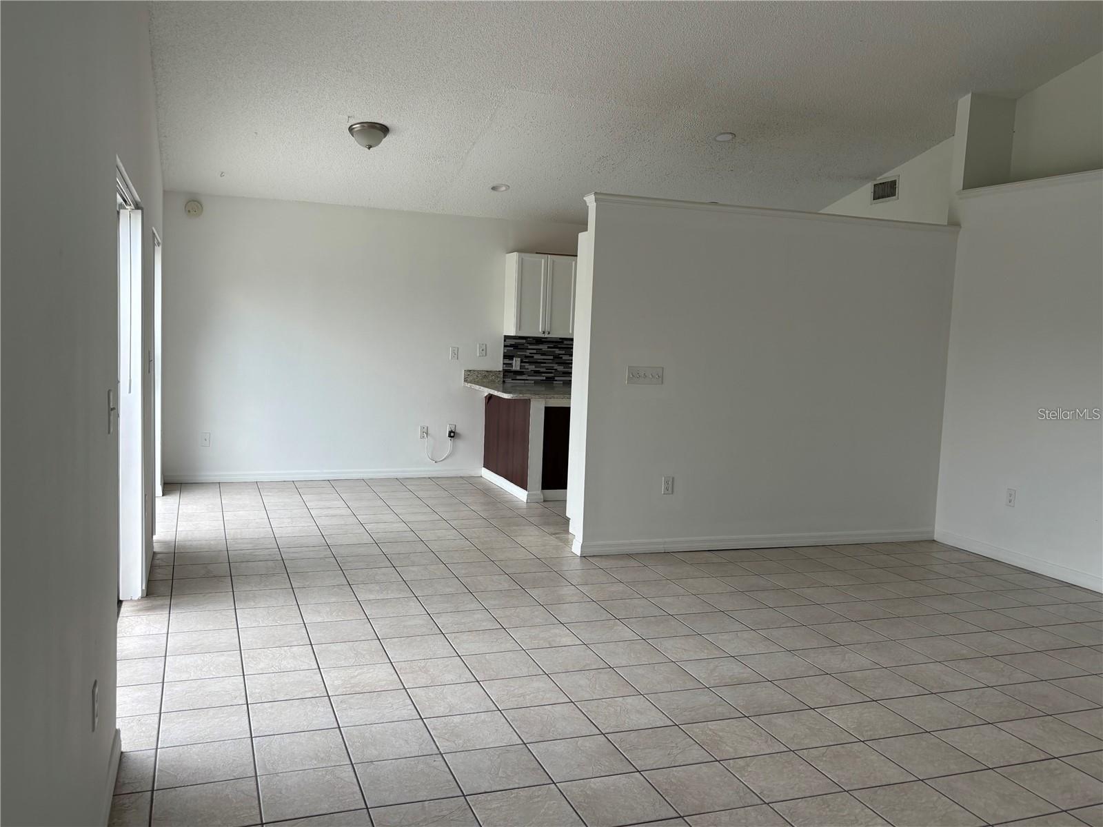 SOUTHCHASE UNIT 04 - Residential Lease