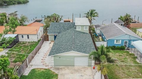 Photo of 1022 Canal Street, Ruskin, FL 33570 (MLS # TB8338344) Photo of 1022 Canal Street, Ruskin, FL 33570 (MLS # TB8338344)