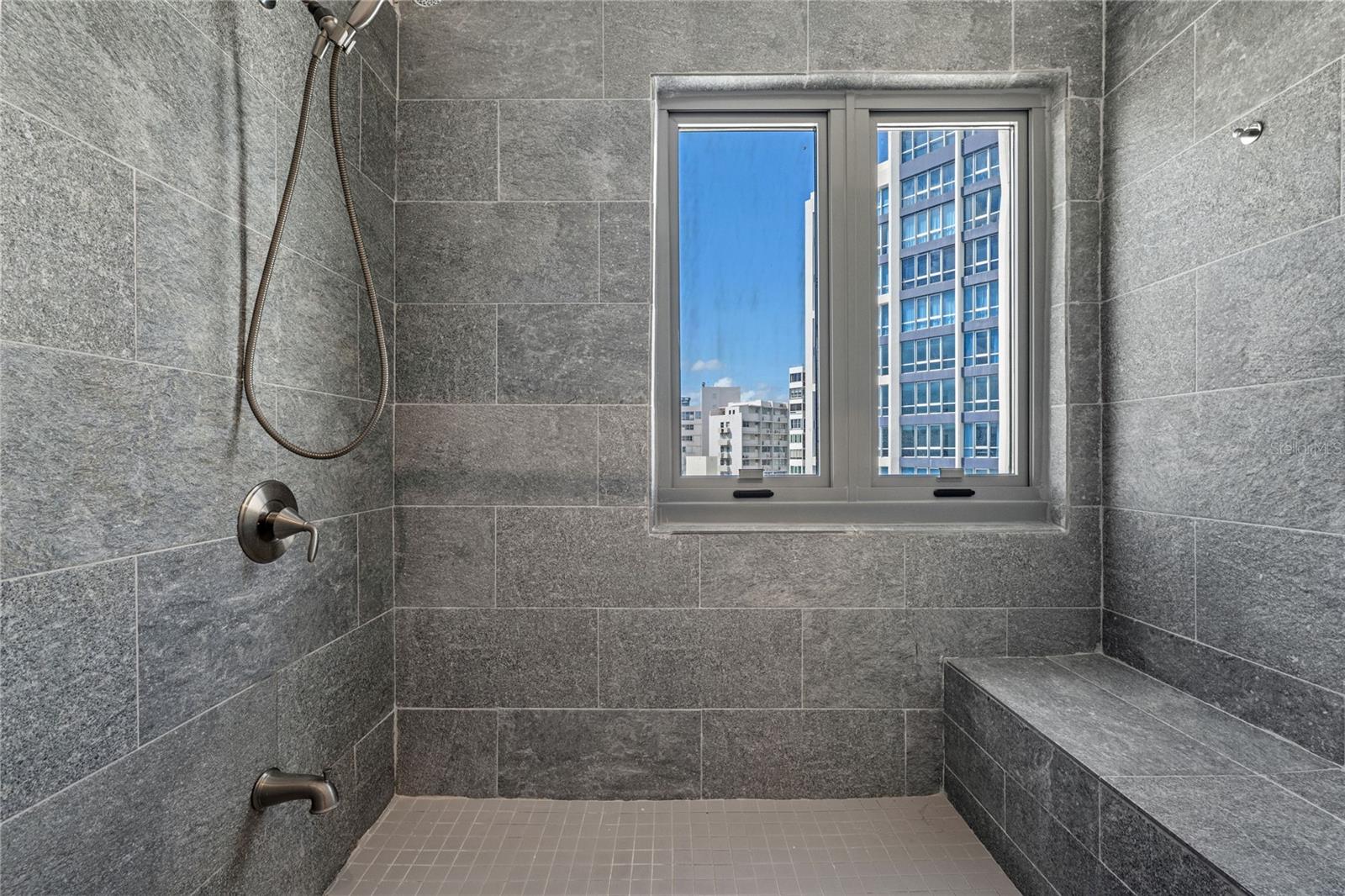 CONDADO CENTER 7B - Residential