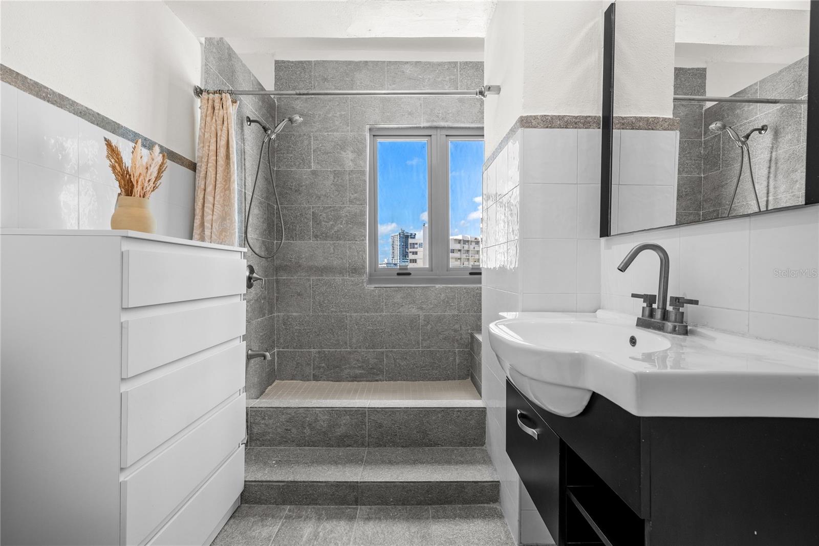 CONDADO CENTER 7B - Residential