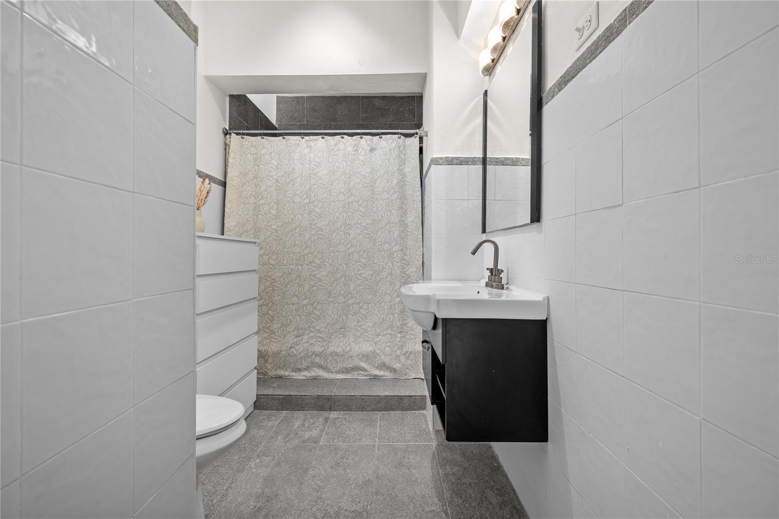 CONDADO CENTER 7B - Residential