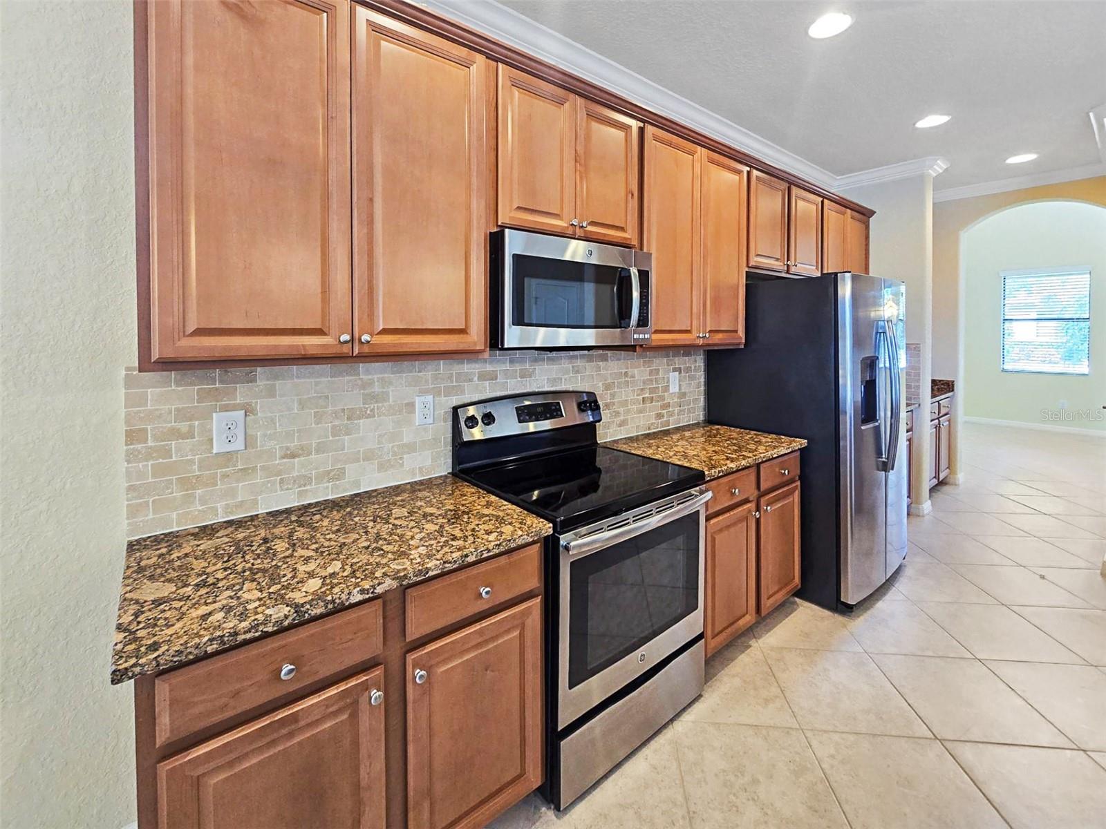 6467 WILLOWSHIRE WAY