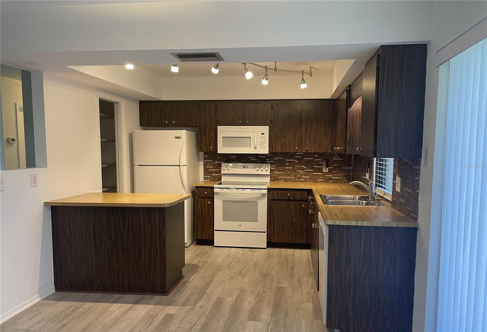 SOUTH VENICE - Residential