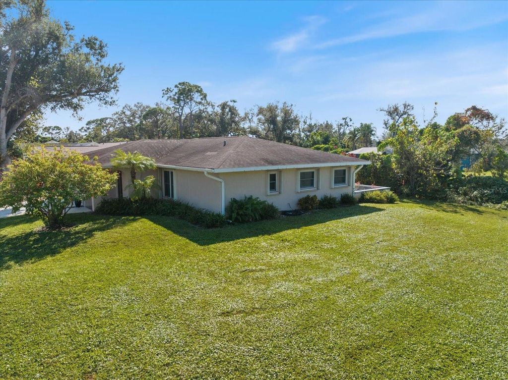 Photo of 3568 Roslyn Road, Venice, FL 34293 (MLS # N6141815)