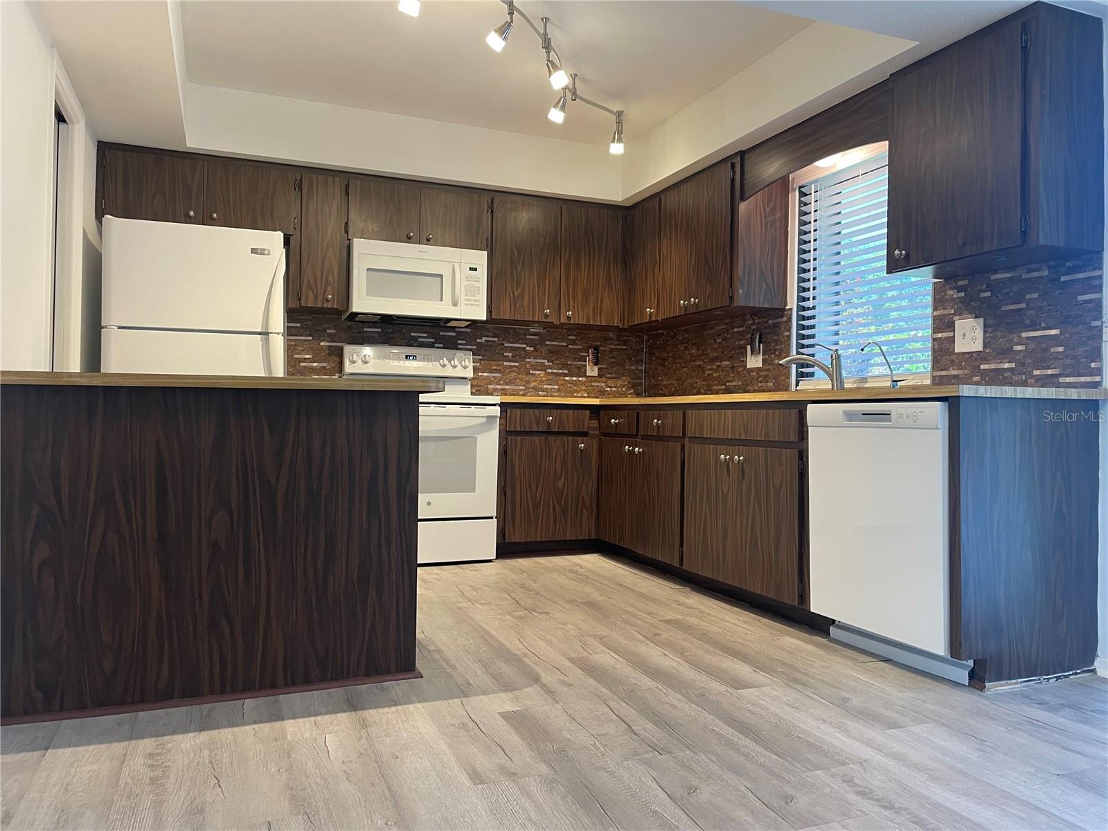 SOUTH VENICE - Residential