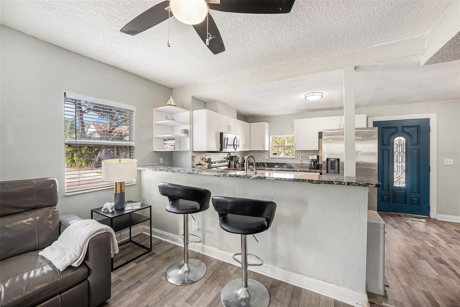 WARREN & KEYES - Residential