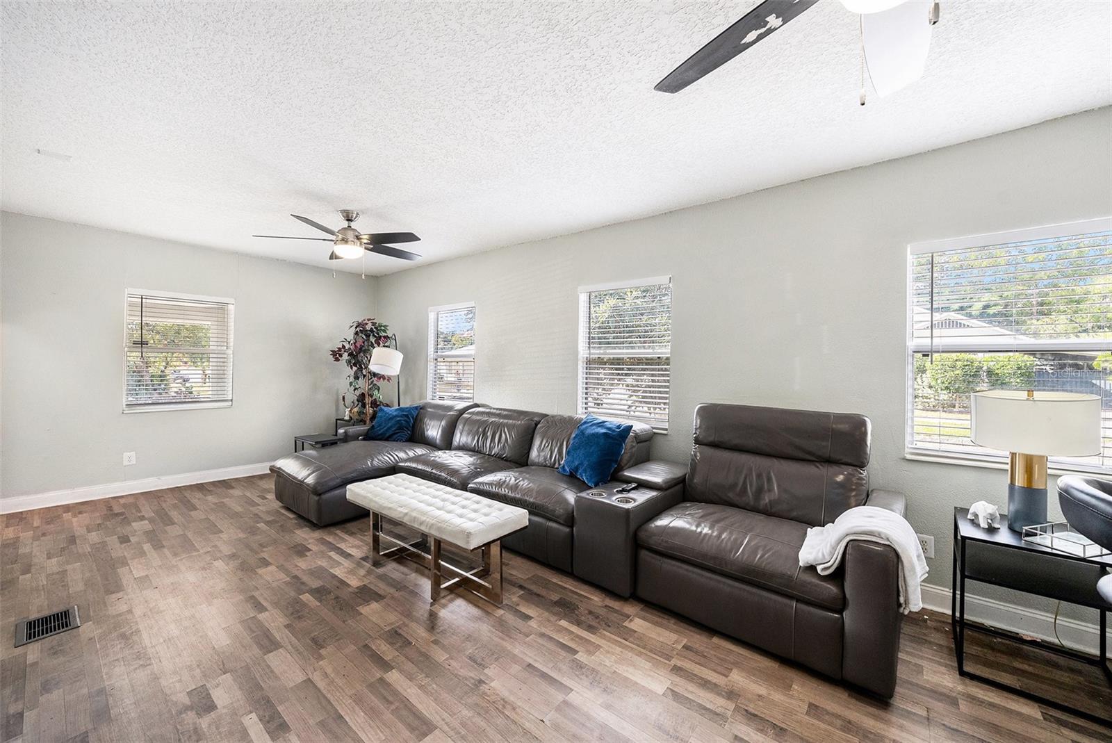 WARREN & KEYES - Residential