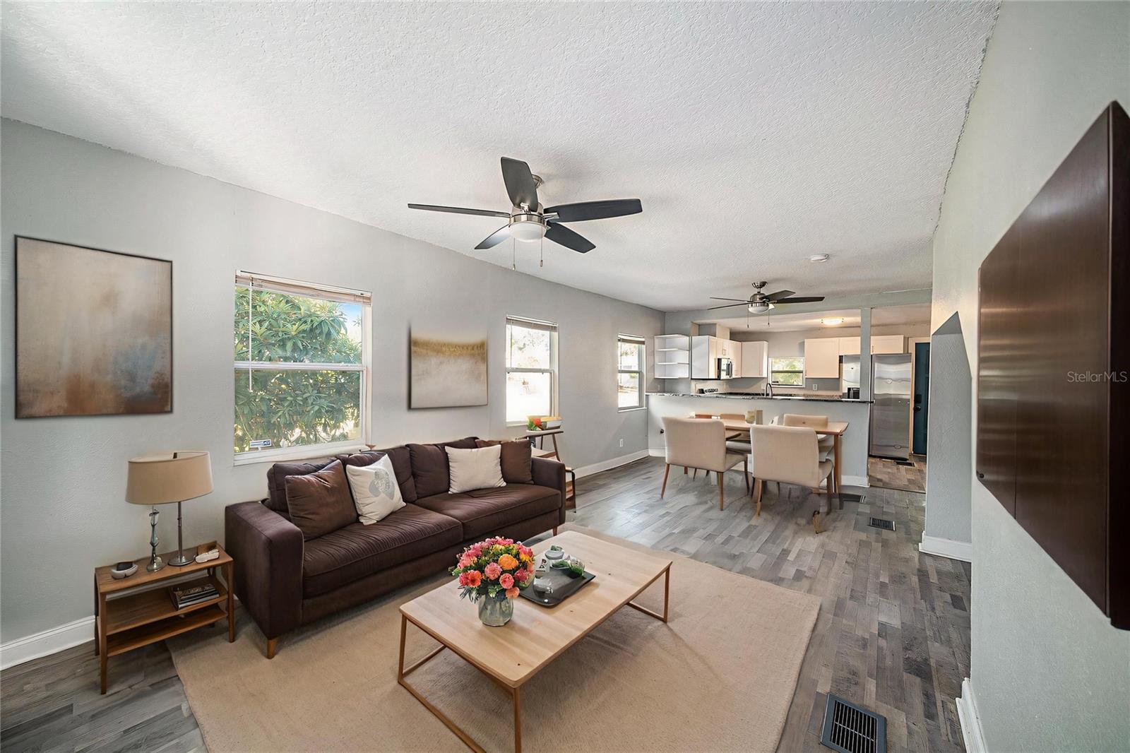 WARREN & KEYES - Residential