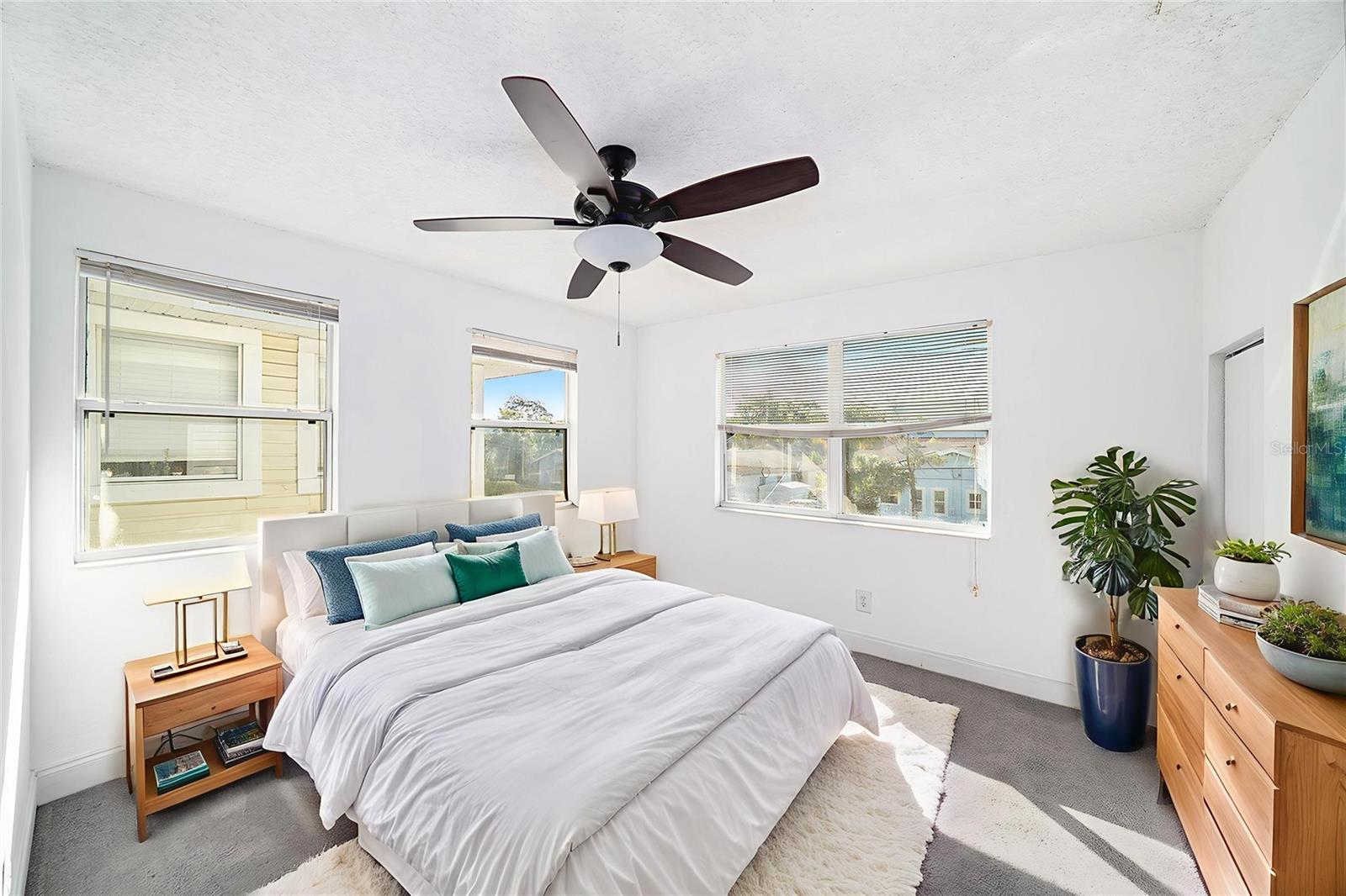 WARREN & KEYES - Residential