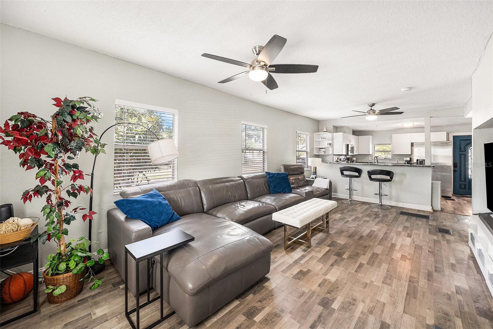 WARREN & KEYES - Residential