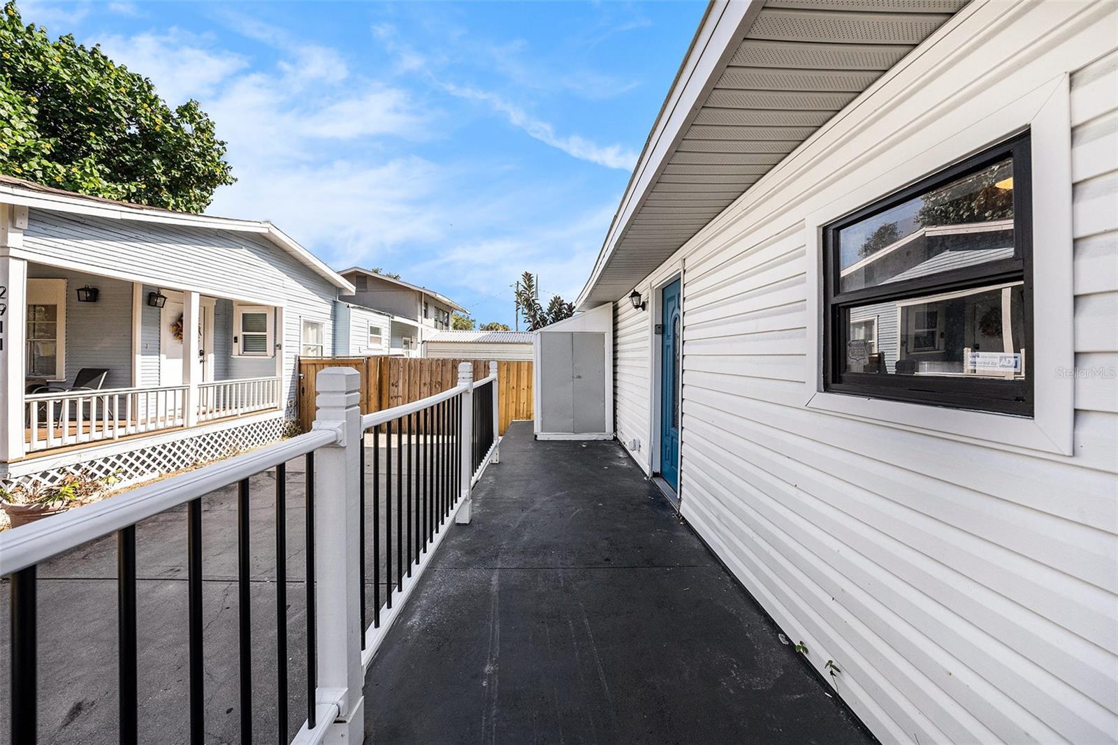 WARREN & KEYES - Residential