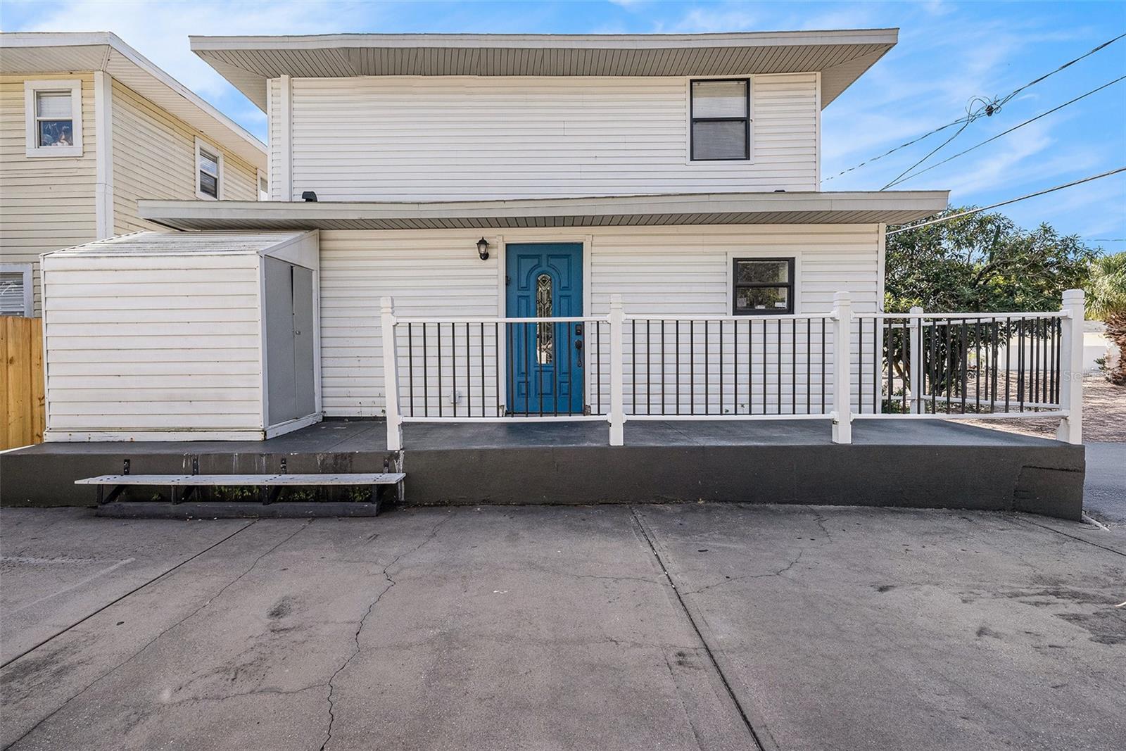 WARREN & KEYES - Residential