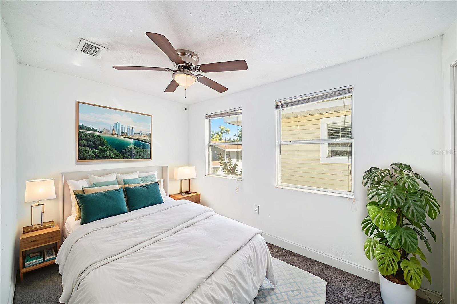 WARREN & KEYES - Residential