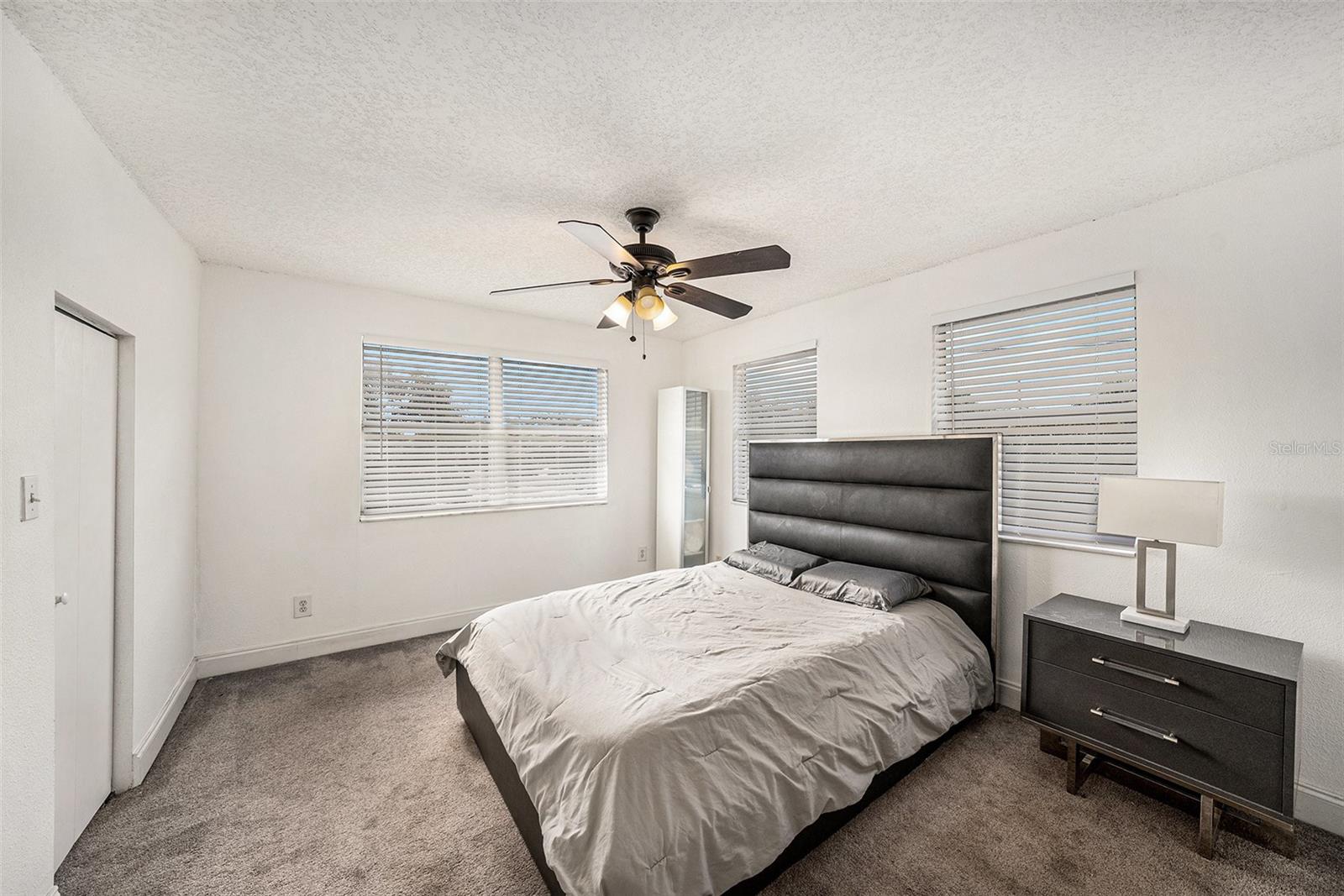 WARREN & KEYES - Residential