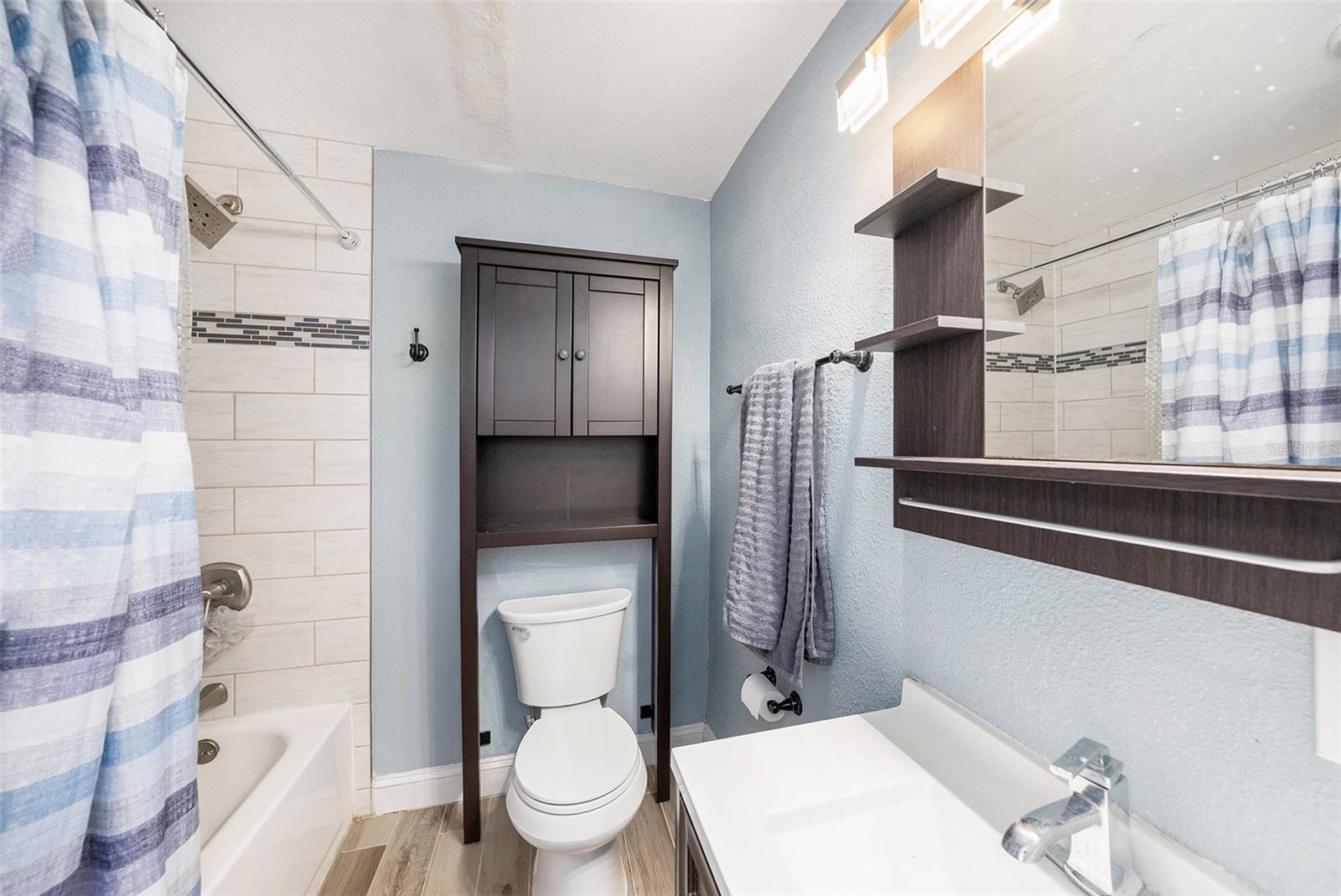 WARREN & KEYES - Residential