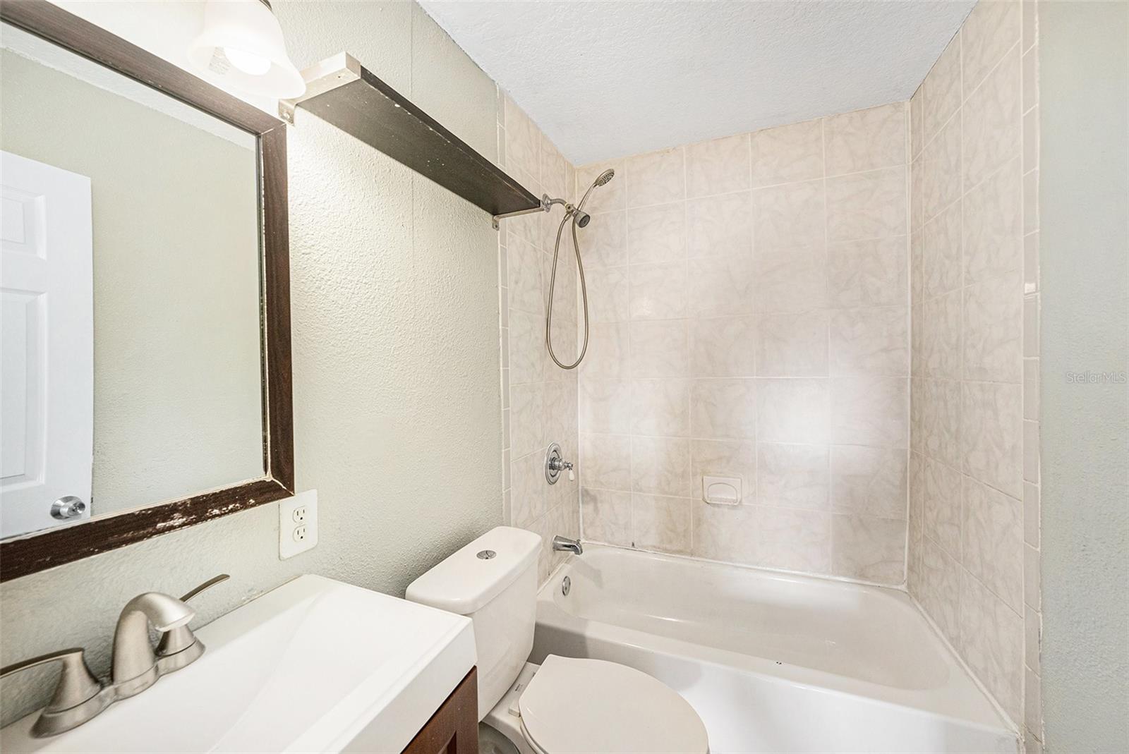 WARREN & KEYES - Residential