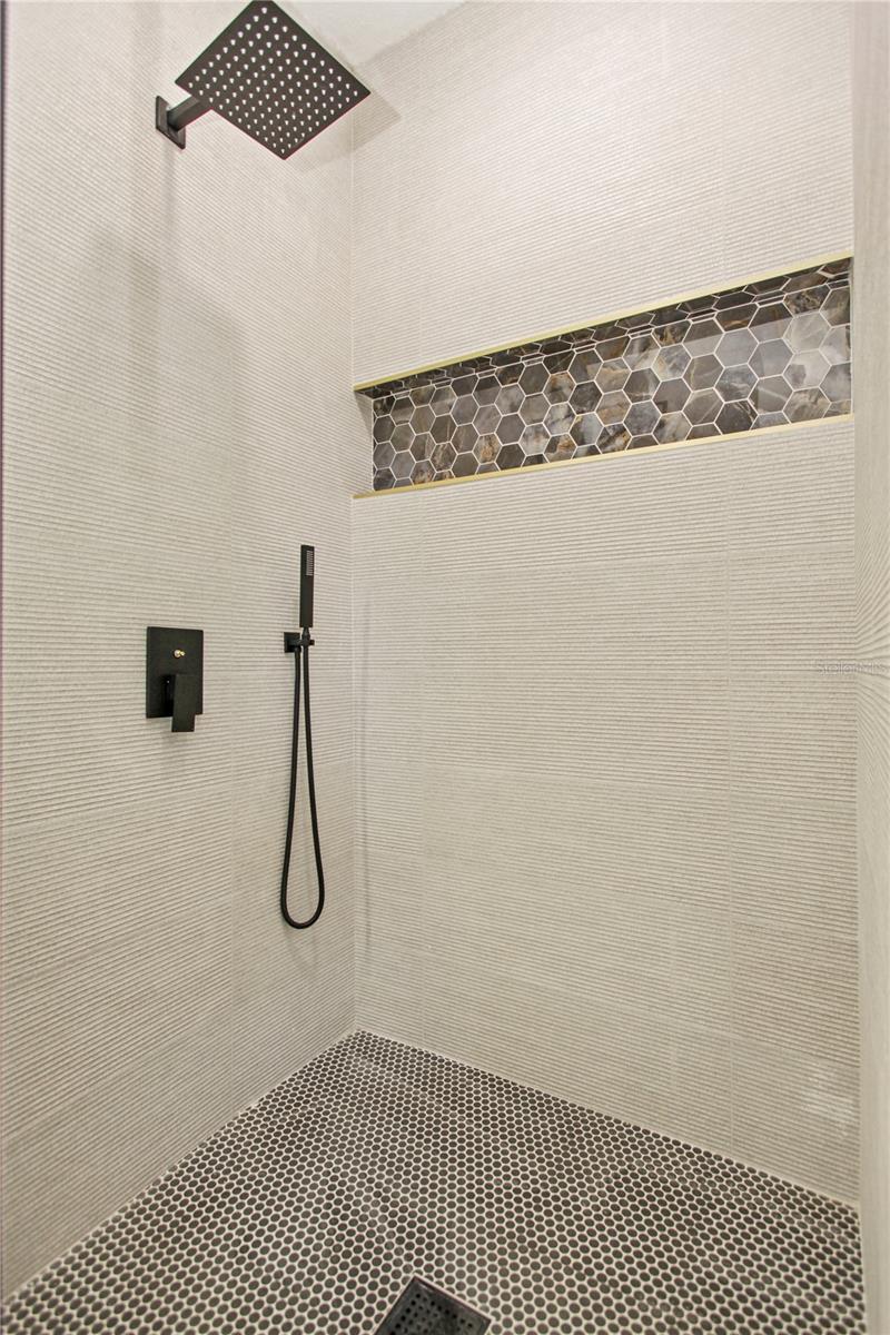 DOVER SHORES FIFTH ADD - Residential Lease