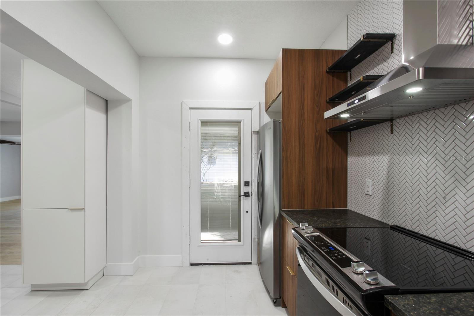 DOVER SHORES FIFTH ADD - Residential Lease