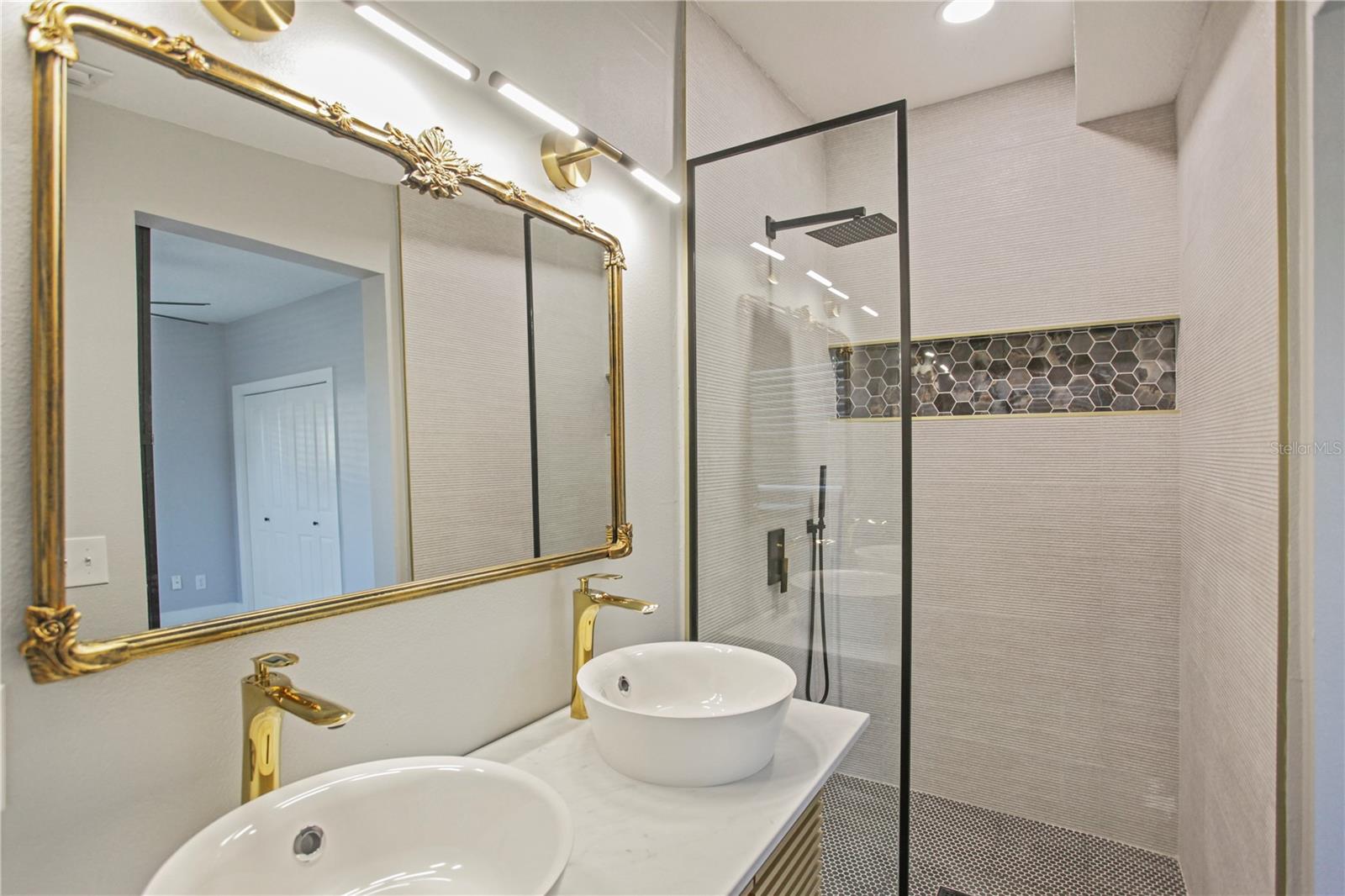 DOVER SHORES FIFTH ADD - Residential Lease