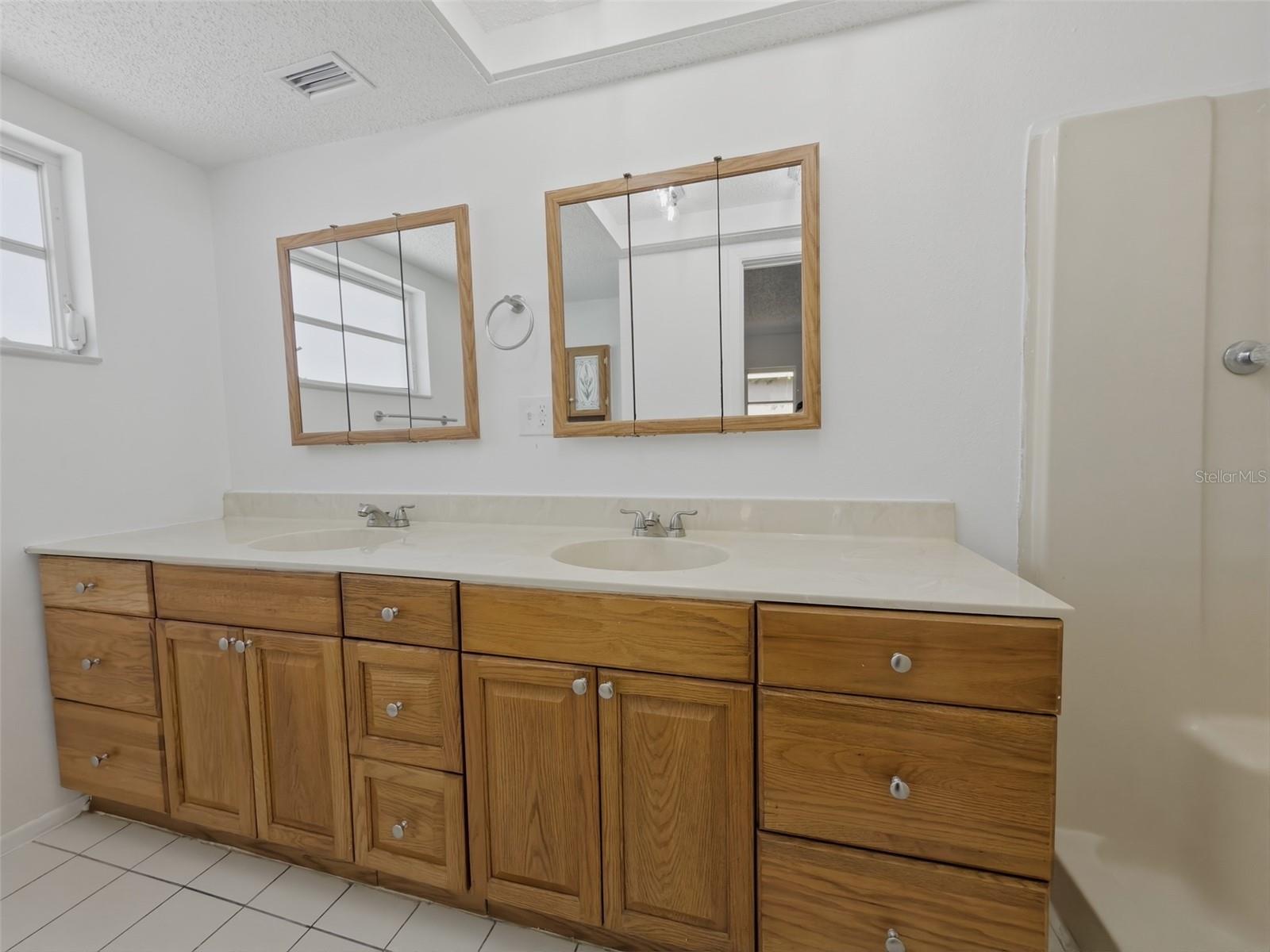 THE LAKES - Residential