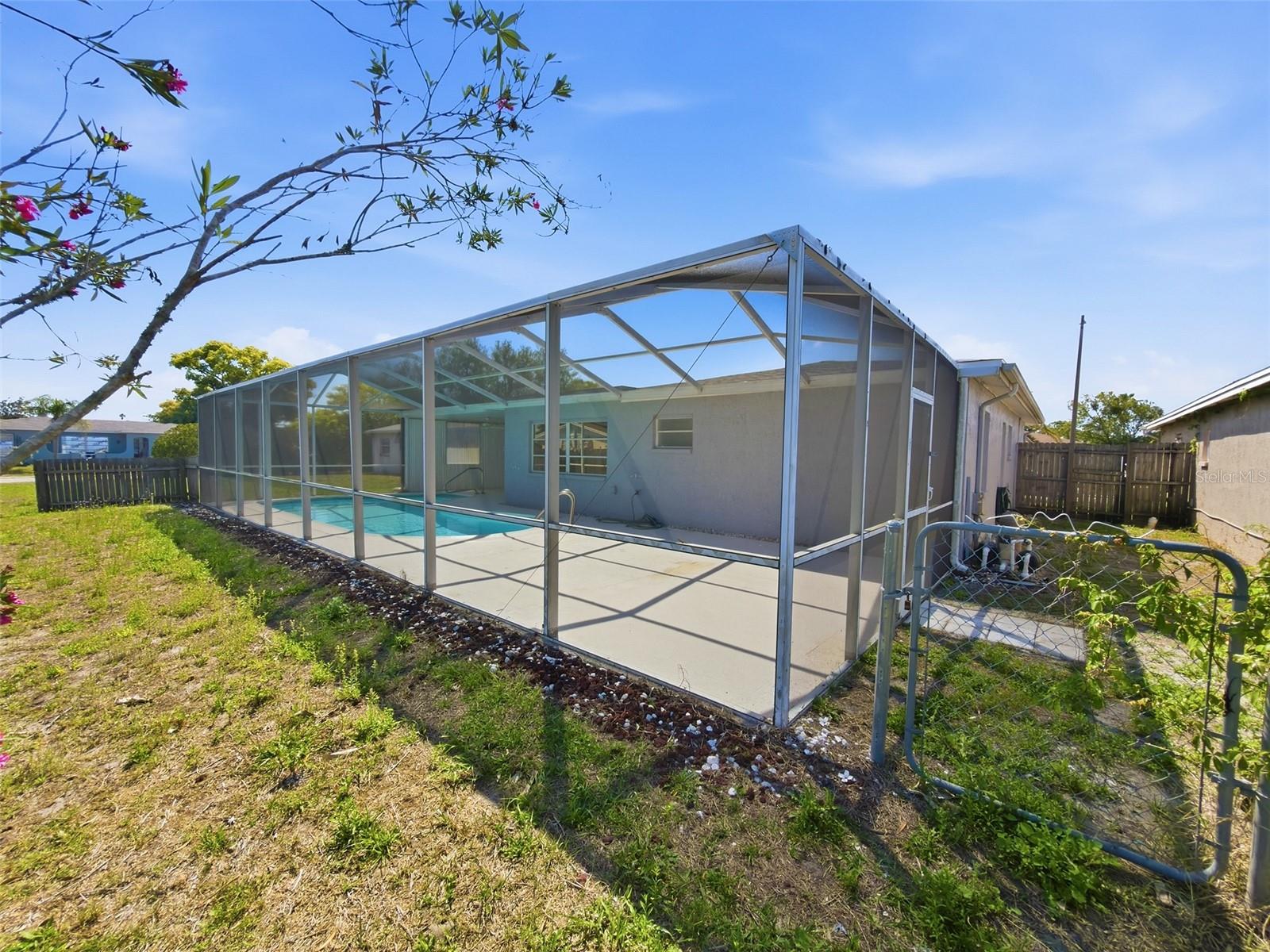 THE LAKES - Residential