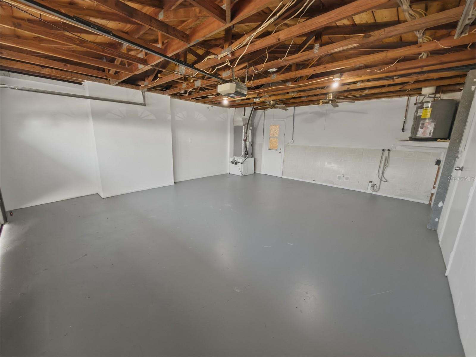 THE LAKES - Residential