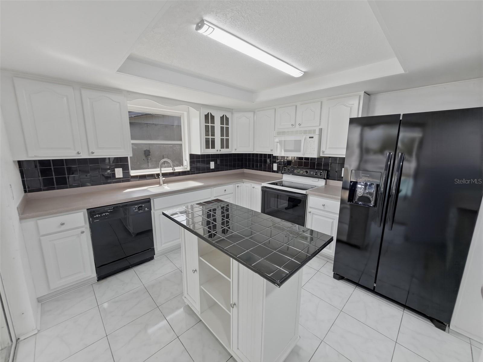 THE LAKES - Residential