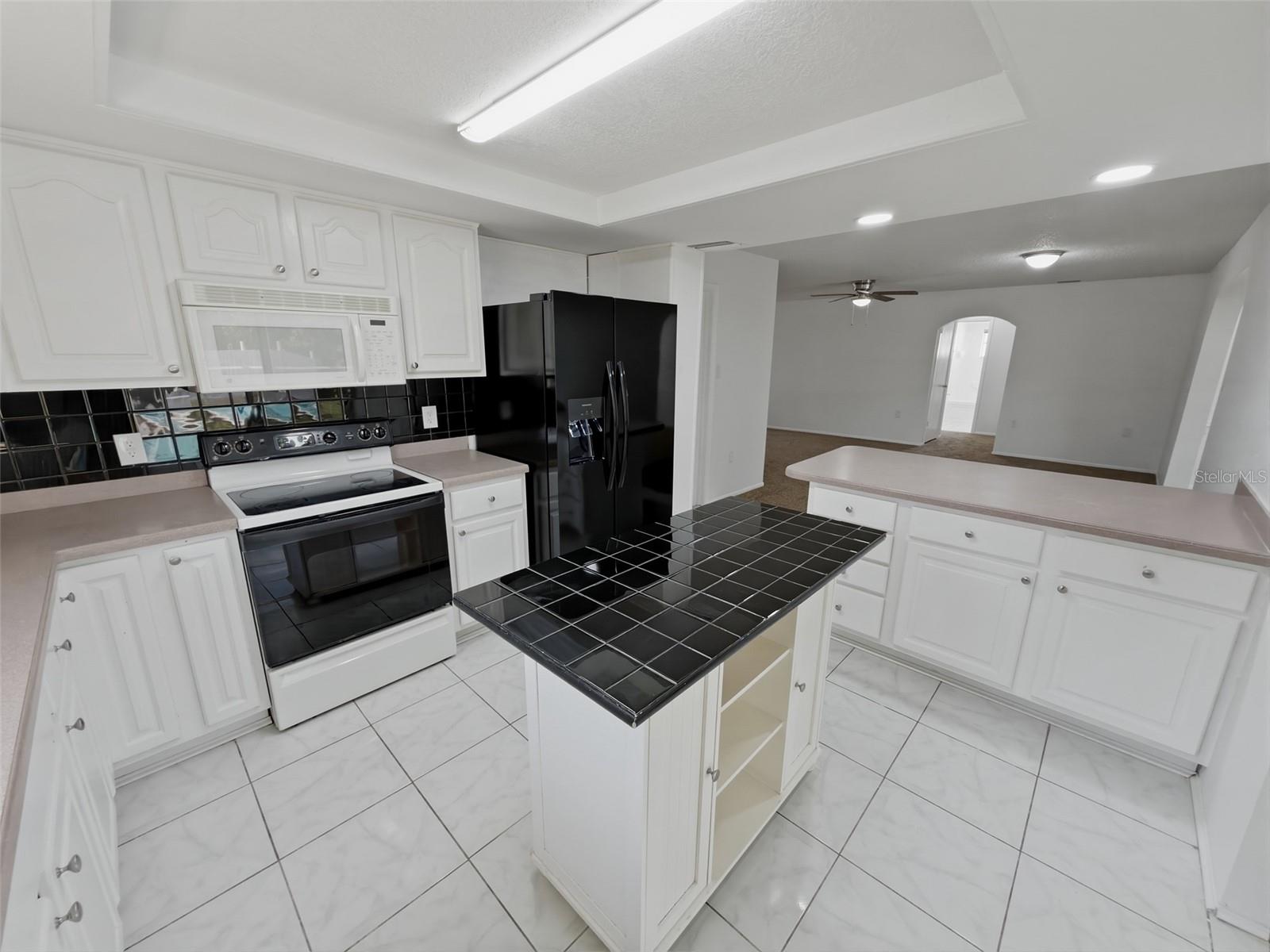 THE LAKES - Residential