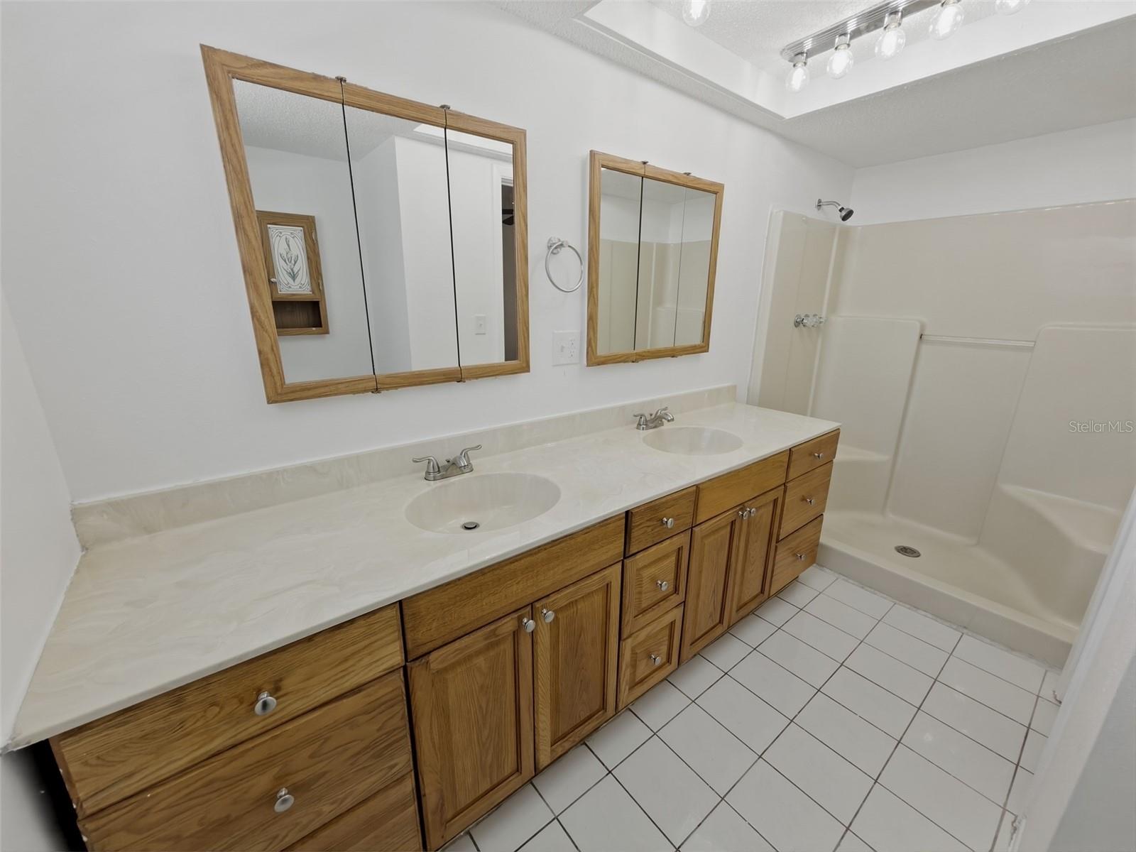 THE LAKES - Residential