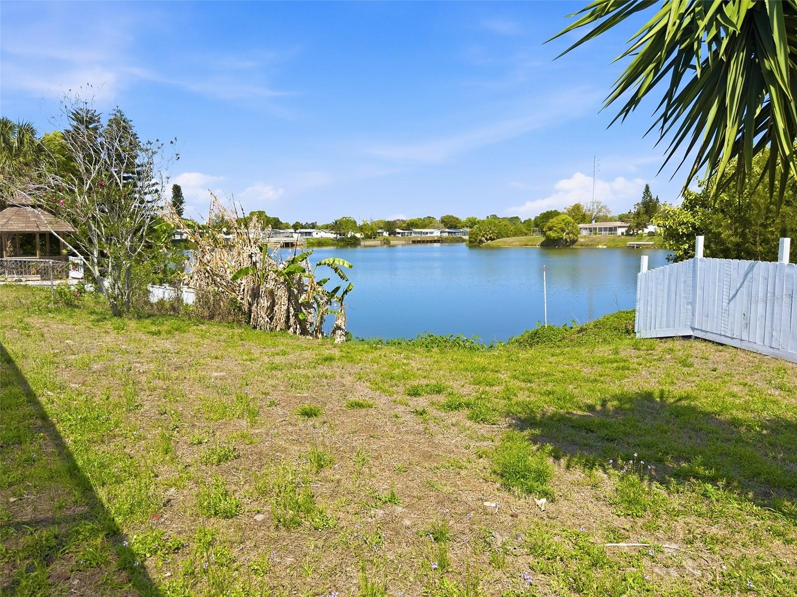 THE LAKES - Residential