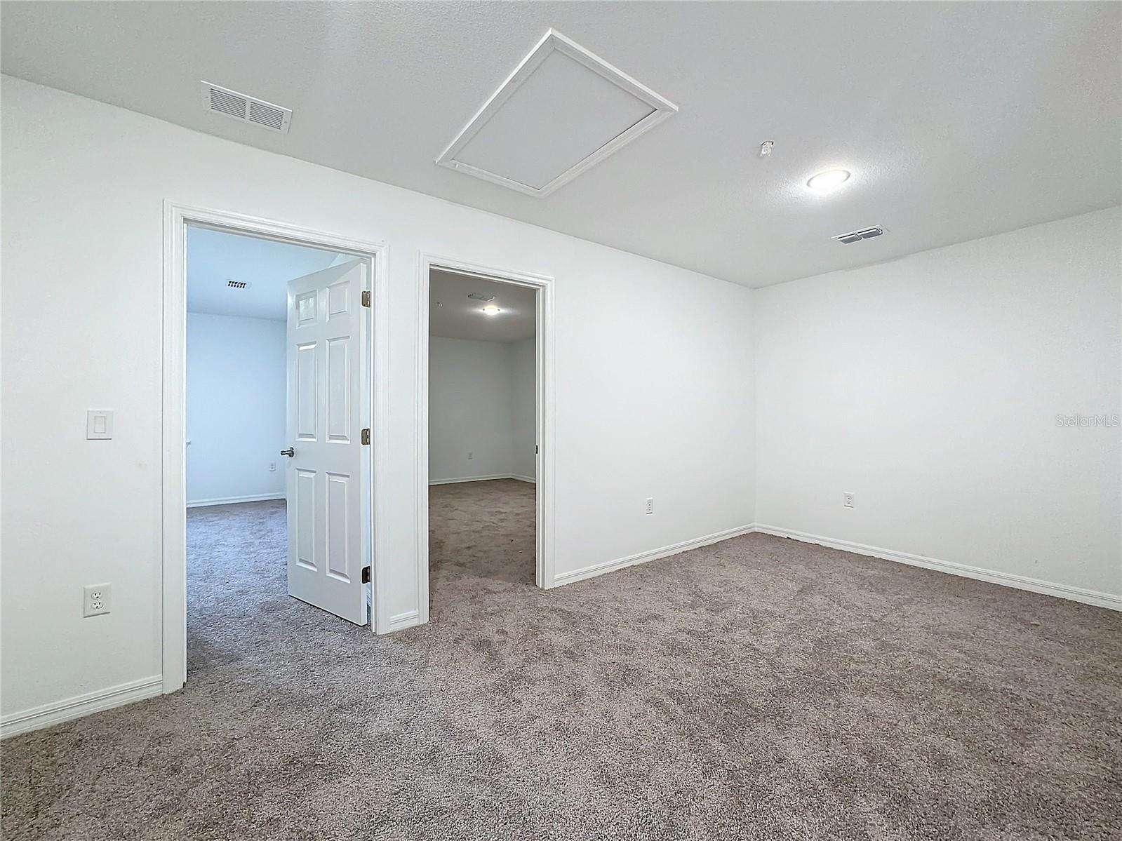 BARTON COURT - Residential Lease