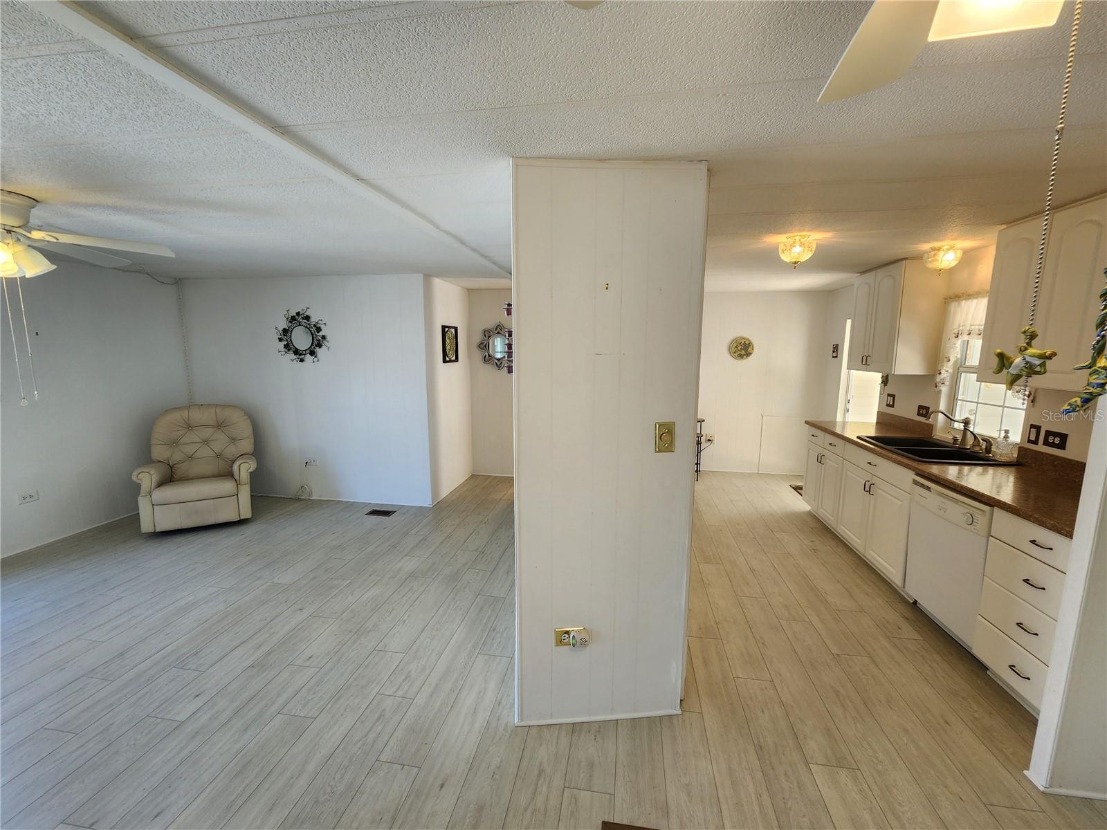 PALM LAKE ESTATES - Residential