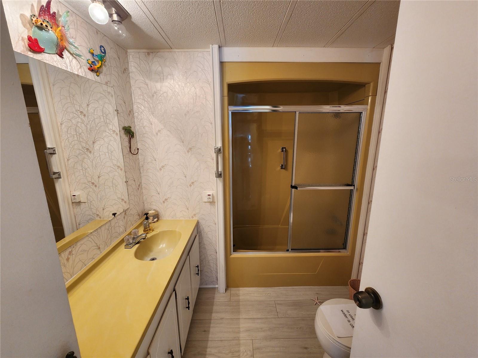 PALM LAKE ESTATES - Residential