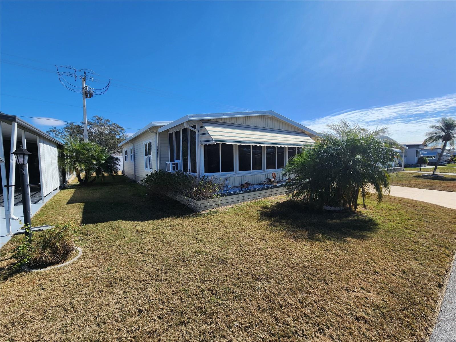 PALM LAKE ESTATES - Residential