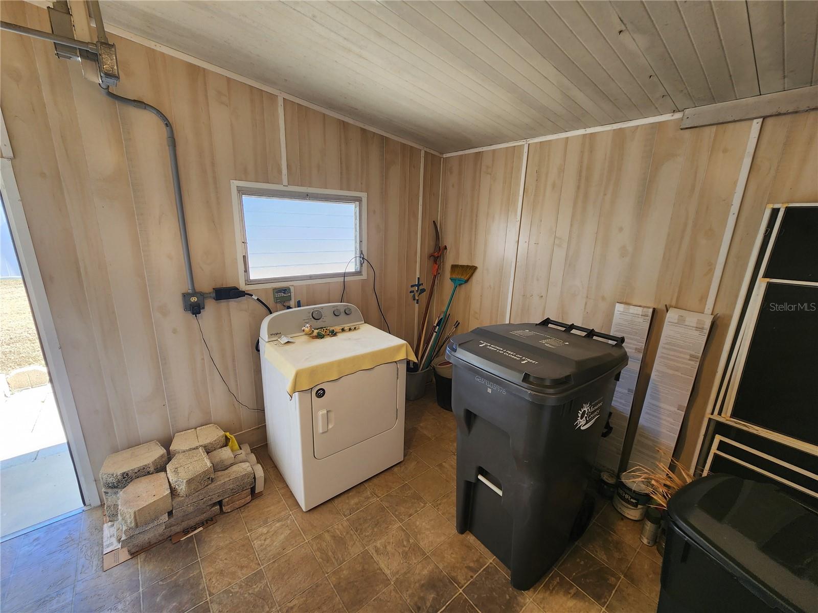 PALM LAKE ESTATES - Residential