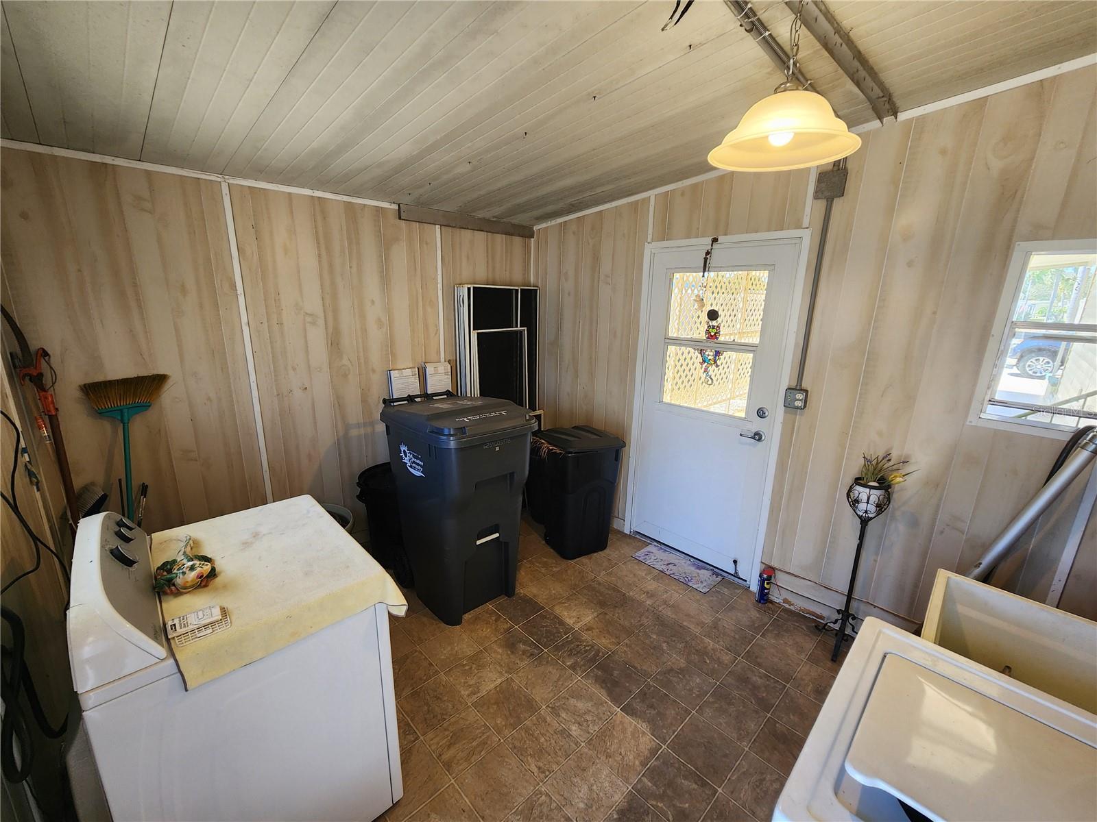 PALM LAKE ESTATES - Residential