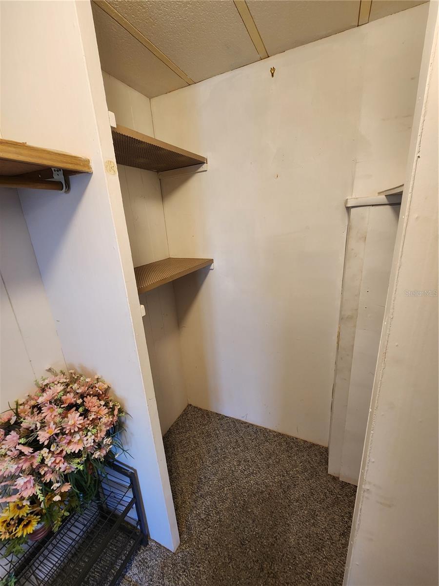 PALM LAKE ESTATES - Residential